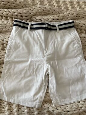 Place White Shorts with Navy-Striped Belt